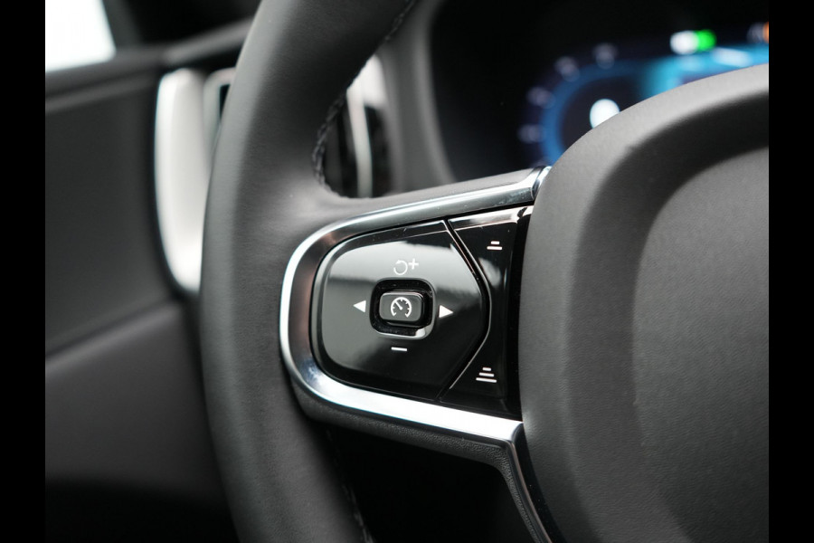 Volvo XC60 B4 R-Design Automaat 198pk Dealer O.H | Trekhaak Af Fabriek | Panodak | Camera | Lederen Sportstoelen Memory & Verwarmd | Cruise Control | Apple Carplay | Keyless | Google Assistant & Maps | Virtual | DAB |