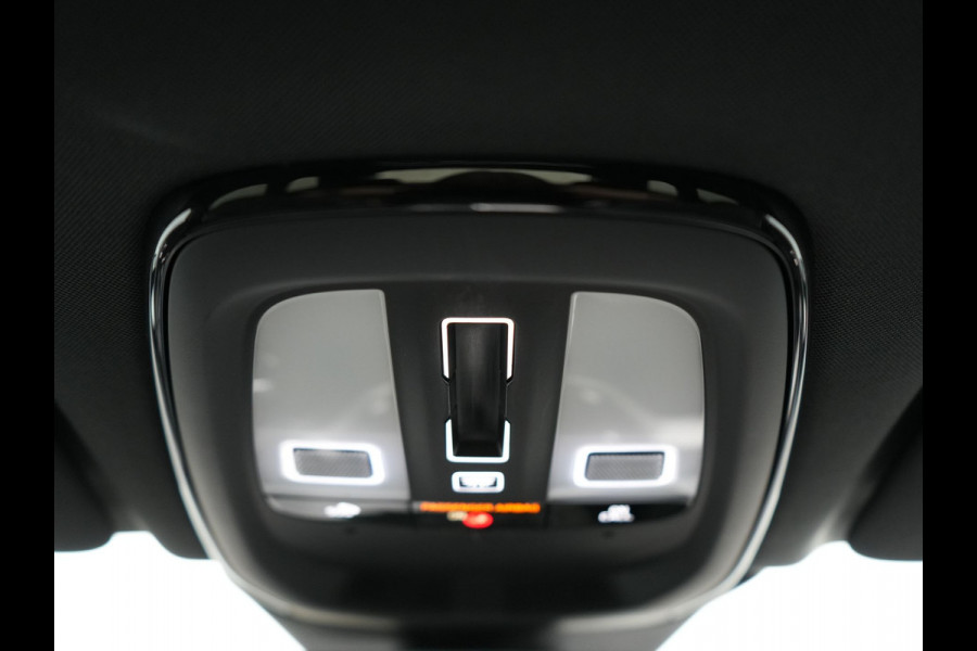 Volvo XC60 B4 R-Design Automaat 198pk Dealer O.H | Trekhaak Af Fabriek | Panodak | Camera | Lederen Sportstoelen Memory & Verwarmd | Cruise Control | Apple Carplay | Keyless | Google Assistant & Maps | Virtual | DAB |
