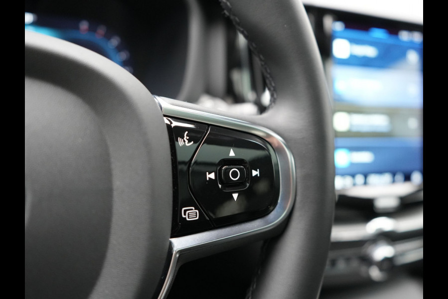 Volvo XC60 B4 R-Design Automaat 198pk Dealer O.H | Trekhaak Af Fabriek | Panodak | Camera | Lederen Sportstoelen Memory & Verwarmd | Cruise Control | Apple Carplay | Keyless | Google Assistant & Maps | Virtual | DAB |