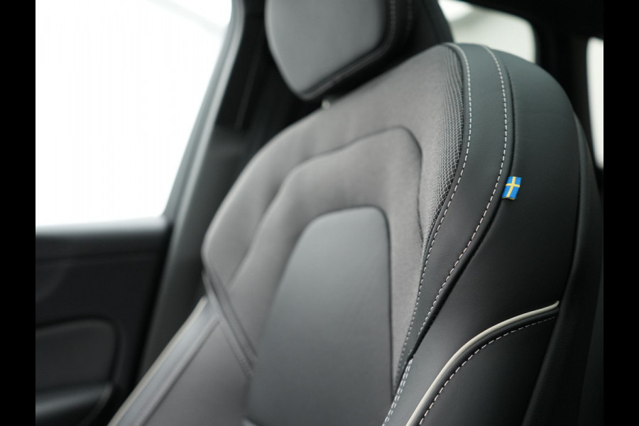 Volvo XC60 B4 R-Design Automaat 198pk Dealer O.H | Trekhaak Af Fabriek | Panodak | Camera | Lederen Sportstoelen Memory & Verwarmd | Cruise Control | Apple Carplay | Keyless | Google Assistant & Maps | Virtual | DAB |
