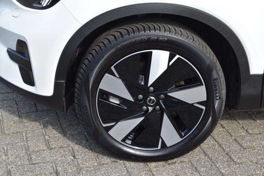 Volvo XC40 Single Motor Extened Range Plus 82 kWh | Camera | ACC | Blis | Stoel/Stuurverwarming | Trekhaak