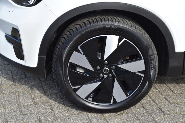 Volvo XC40 Single Motor Extened Range Plus 82 kWh | Camera | ACC | Blis | Stoel/Stuurverwarming | Trekhaak