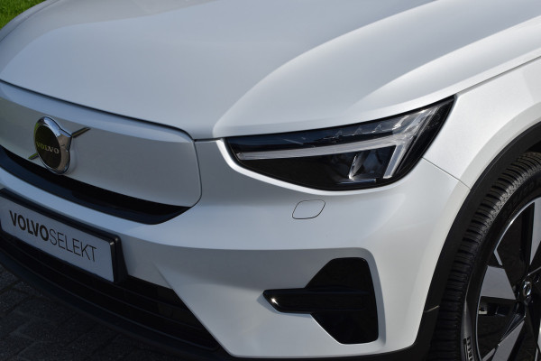 Volvo XC40 Single Motor Extened Range Plus 82 kWh | Camera | ACC | Blis | Stoel/Stuurverwarming | Trekhaak
