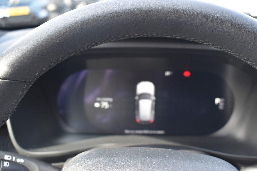 Volvo XC40 Single Motor Extened Range Plus 82 kWh | Camera | ACC | Blis | Stoel/Stuurverwarming | Trekhaak