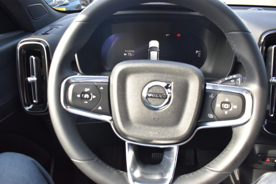 Volvo XC40 Single Motor Extened Range Plus 82 kWh | Camera | ACC | Blis | Stoel/Stuurverwarming | Trekhaak