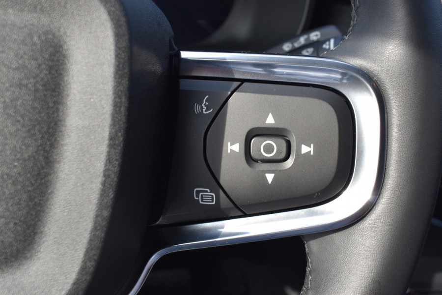 Volvo XC40 Single Motor Extened Range Plus 82 kWh | Camera | ACC | Blis | Stoel/Stuurverwarming | Trekhaak