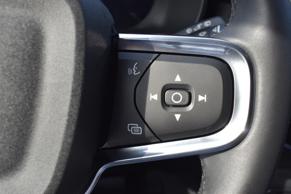 Volvo XC40 Single Motor Extened Range Plus 82 kWh | Camera | ACC | Blis | Stoel/Stuurverwarming | Trekhaak