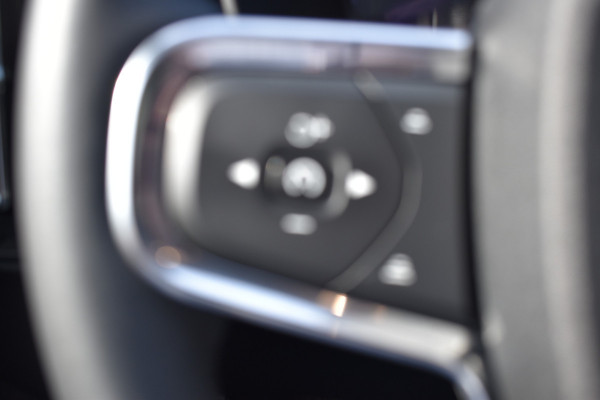 Volvo XC40 Single Motor Extened Range Plus 82 kWh | Camera | ACC | Blis | Stoel/Stuurverwarming | Trekhaak
