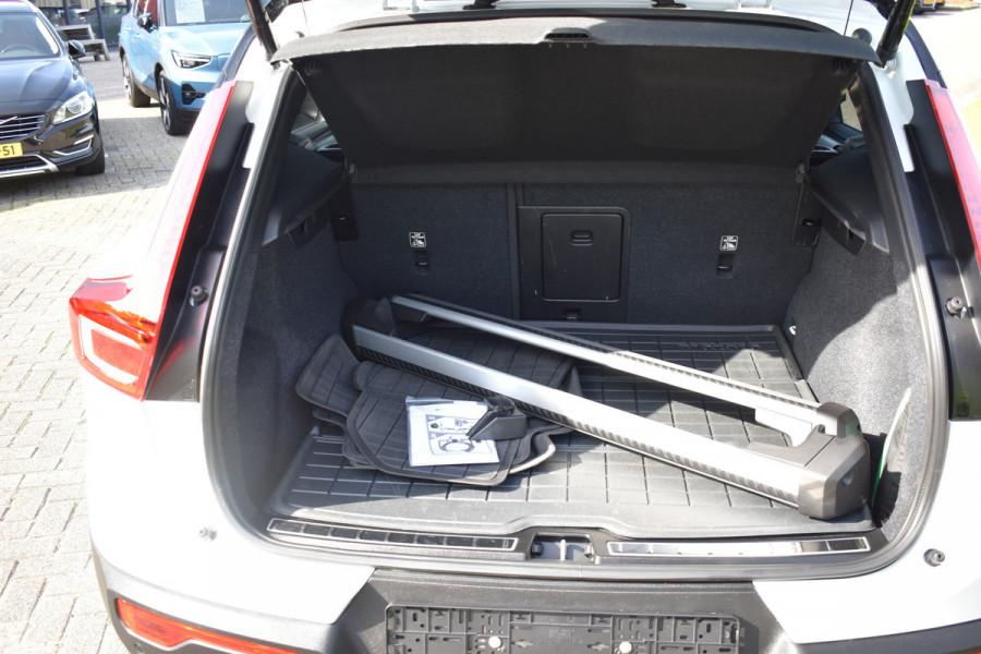 Volvo XC40 Single Motor Extened Range Plus 82 kWh | Camera | ACC | Blis | Stoel/Stuurverwarming | Trekhaak