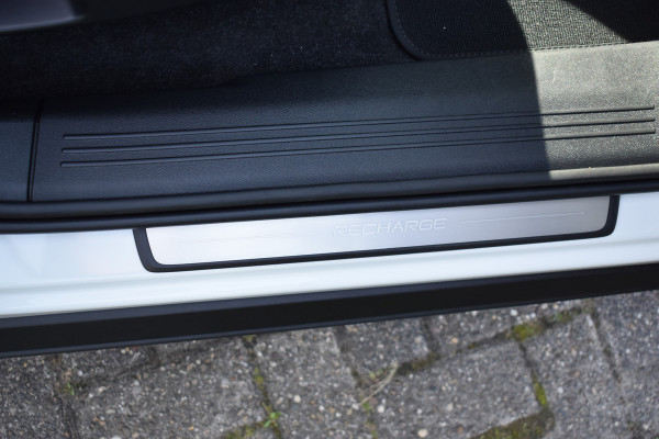 Volvo XC40 Single Motor Extened Range Plus 82 kWh | Camera | ACC | Blis | Stoel/Stuurverwarming | Trekhaak