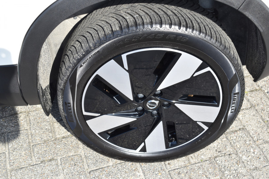 Volvo XC40 Single Motor Extened Range Plus 82 kWh | Camera | ACC | Blis | Stoel/Stuurverwarming | Trekhaak