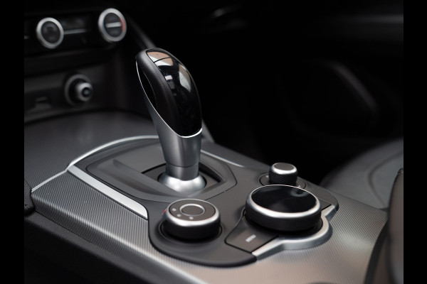 Alfa Romeo Stelvio 2.0T AWD 280pk Super | Veloce stoelen | Panoramadak | Carplay | 20''