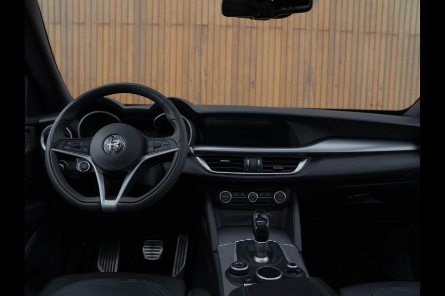 Alfa Romeo Stelvio 2.0T AWD 280pk Super | Veloce stoelen | Panoramadak | Carplay | 20''