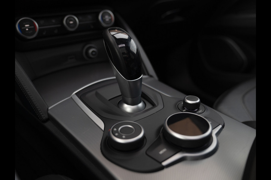 Alfa Romeo Stelvio 2.0T AWD 280pk Super | Veloce stoelen | Panoramadak | Carplay | 20''