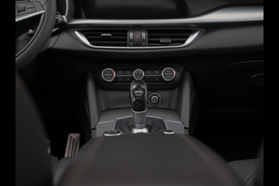 Alfa Romeo Stelvio 2.0T AWD 280pk Super | Veloce stoelen | Panoramadak | Carplay | 20''
