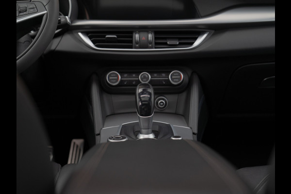 Alfa Romeo Stelvio 2.0T AWD 280pk Super | Veloce stoelen | Panoramadak | Carplay | 20''