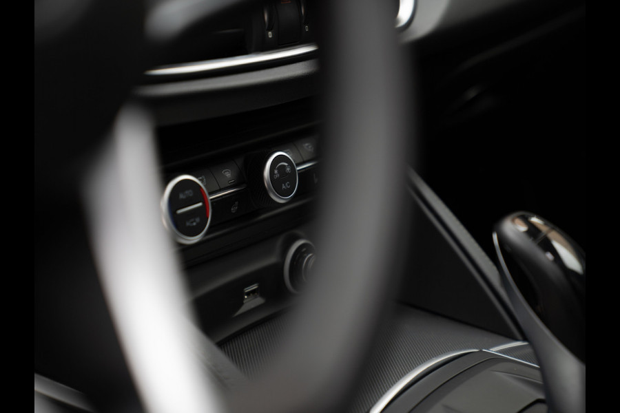 Alfa Romeo Stelvio 2.0T AWD 280pk Super | Veloce stoelen | Panoramadak | Carplay | 20''