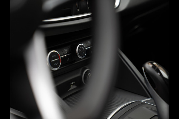 Alfa Romeo Stelvio 2.0T AWD 280pk Super | Veloce stoelen | Panoramadak | Carplay | 20''