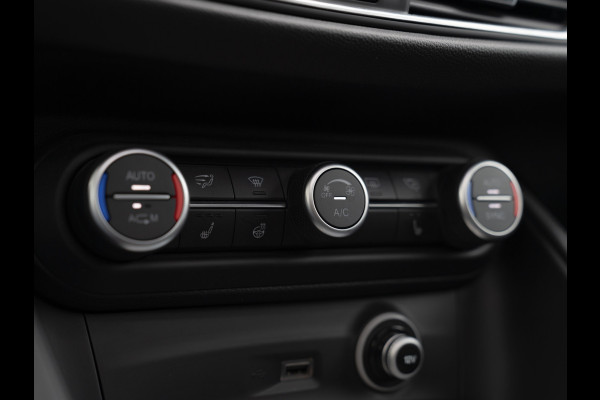 Alfa Romeo Stelvio 2.0T AWD 280pk Super | Veloce stoelen | Panoramadak | Carplay | 20''
