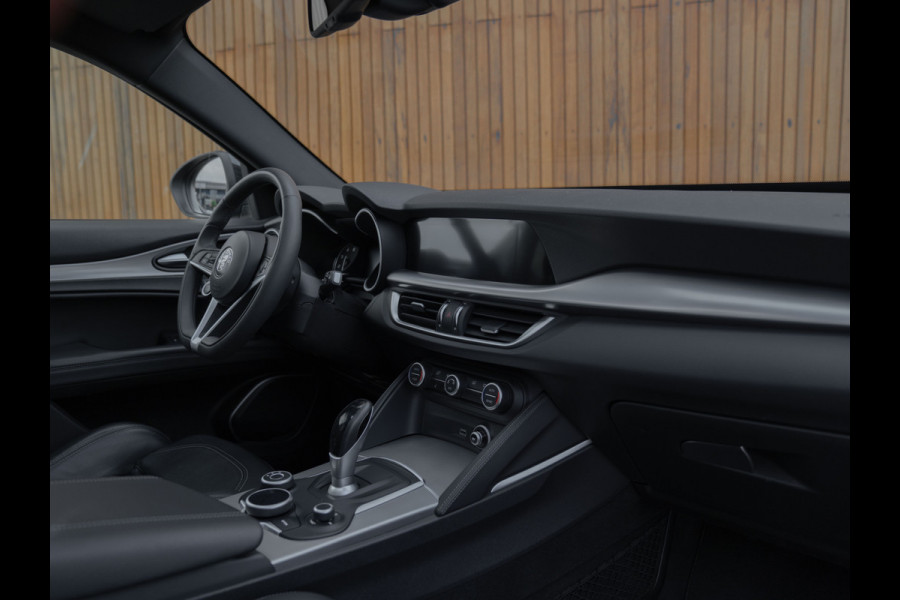 Alfa Romeo Stelvio 2.0T AWD 280pk Super | Veloce stoelen | Panoramadak | Carplay | 20''