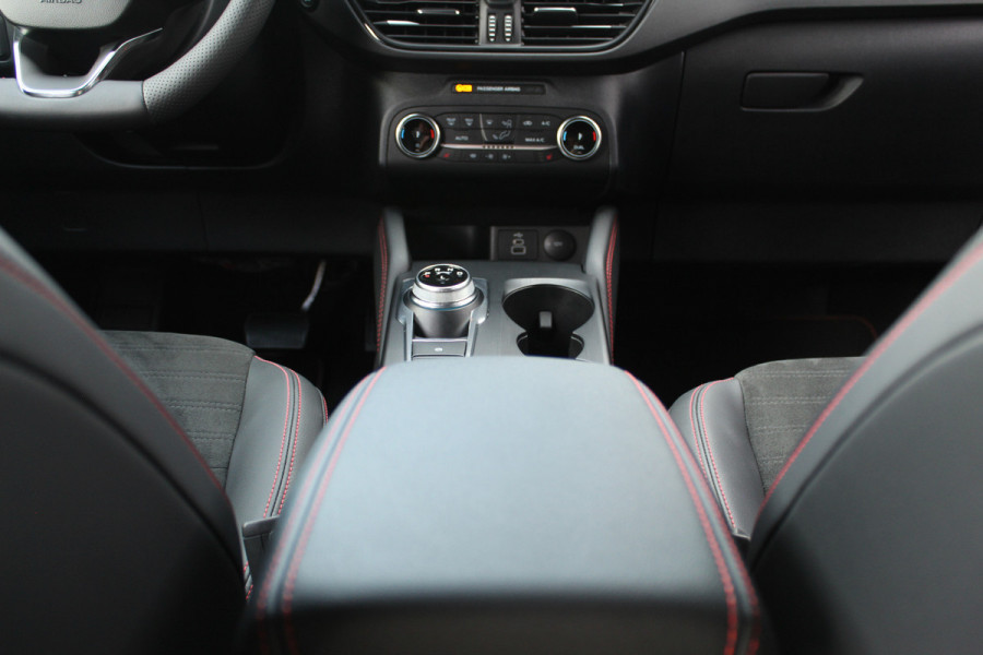Ford Kuga 2.5-225pk Plug-in Hybrid ST-Line X. Hybride rijden voor een reële prijs ! Adaptive Cruise Control, Stoel- en voorraamverwarming, Climate Control, Metallic lak, Camera v+a, Elektr. achterklep, Side- en lane assist etc.