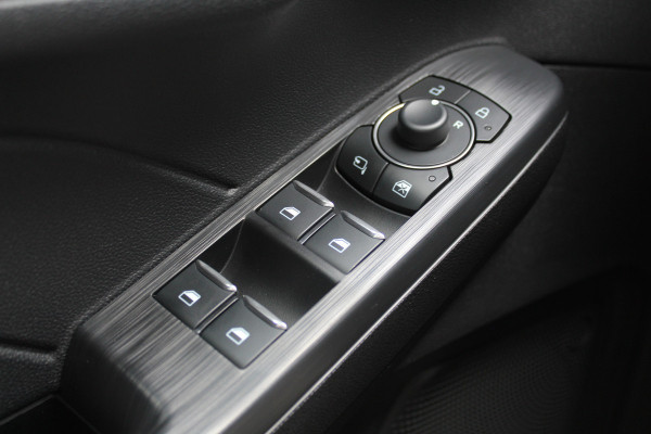 Ford Kuga 2.5-225pk Plug-in Hybrid ST-Line X. Hybride rijden voor een reële prijs ! Adaptive Cruise Control, Stoel- en voorraamverwarming, Climate Control, Metallic lak, Camera v+a, Elektr. achterklep, Side- en lane assist etc.