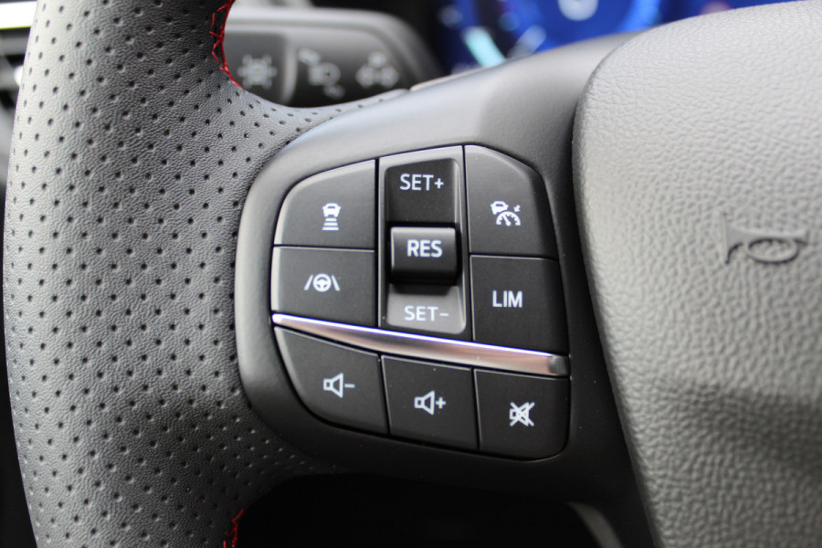Ford Kuga 2.5-225pk Plug-in Hybrid ST-Line X. Hybride rijden voor een reële prijs ! Adaptive Cruise Control, Stoel- en voorraamverwarming, Climate Control, Metallic lak, Camera v+a, Elektr. achterklep, Side- en lane assist etc.