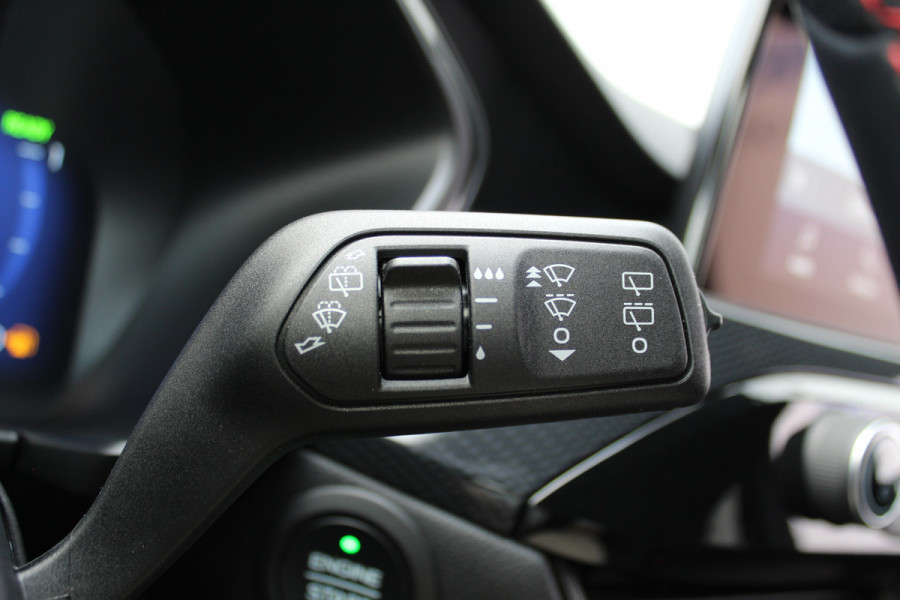 Ford Kuga 2.5-225pk Plug-in Hybrid ST-Line X. Hybride rijden voor een reële prijs ! Adaptive Cruise Control, Stoel- en voorraamverwarming, Climate Control, Metallic lak, Camera v+a, Elektr. achterklep, Side- en lane assist etc.