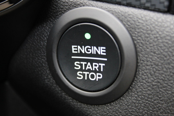 Ford Kuga 2.5-225pk Plug-in Hybrid ST-Line X. Hybride rijden voor een reële prijs ! Adaptive Cruise Control, Stoel- en voorraamverwarming, Climate Control, Metallic lak, Camera v+a, Elektr. achterklep, Side- en lane assist etc.