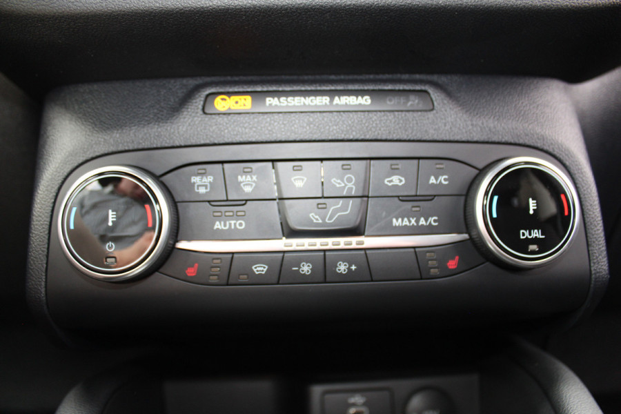 Ford Kuga 2.5-225pk Plug-in Hybrid ST-Line X. Hybride rijden voor een reële prijs ! Adaptive Cruise Control, Stoel- en voorraamverwarming, Climate Control, Metallic lak, Camera v+a, Elektr. achterklep, Side- en lane assist etc.