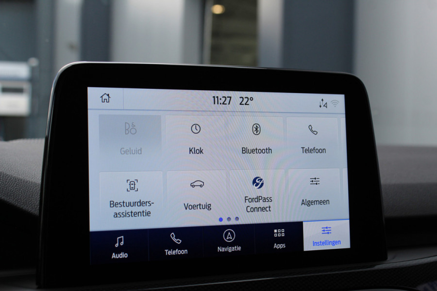 Ford Kuga 2.5-225pk Plug-in Hybrid ST-Line X. Hybride rijden voor een reële prijs ! Adaptive Cruise Control, Stoel- en voorraamverwarming, Climate Control, Metallic lak, Camera v+a, Elektr. achterklep, Side- en lane assist etc.