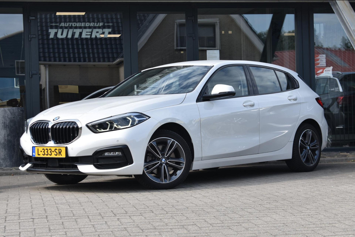 BMW 1-serie 118i Sport line | STOELVERWARMING | APPLE CARPLAY | ANDROID AUTO | NAP | SFEERVERLICHTING BMW 1-serie 118i Sport line | STOELVERWARMING | APPLE CARPLAY | ANDROID AUTO | NAP | SFEERVERLICHTING