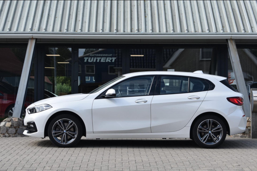 BMW 1-serie 118i Sport line | STOELVERWARMING | APPLE CARPLAY | ANDROID AUTO | NAP | SFEERVERLICHTING