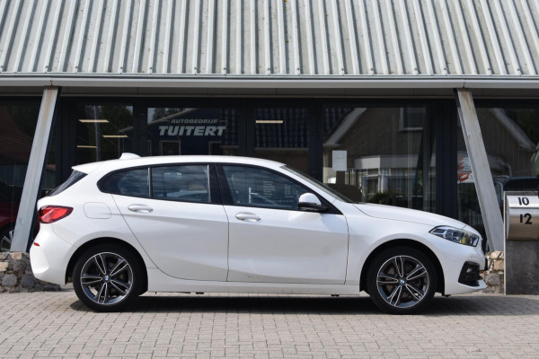 BMW 1-serie 118i Sport line | STOELVERWARMING | APPLE CARPLAY | ANDROID AUTO | NAP | SFEERVERLICHTING