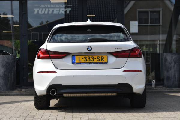 BMW 1-serie 118i Sport line | STOELVERWARMING | APPLE CARPLAY | ANDROID AUTO | NAP | SFEERVERLICHTING