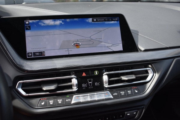 BMW 1-serie 118i Sport line | STOELVERWARMING | APPLE CARPLAY | ANDROID AUTO | NAP | SFEERVERLICHTING
