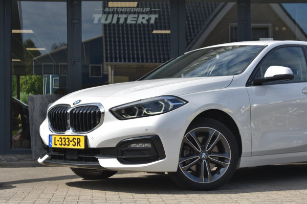 BMW 1-serie 118i Sport line | STOELVERWARMING | APPLE CARPLAY | ANDROID AUTO | NAP | SFEERVERLICHTING