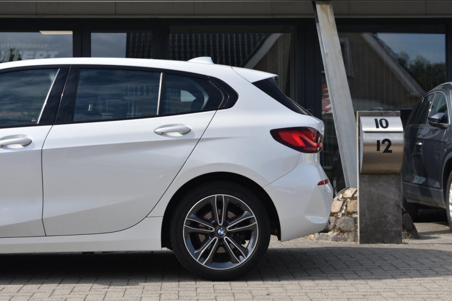 BMW 1-serie 118i Sport line | STOELVERWARMING | APPLE CARPLAY | ANDROID AUTO | NAP | SFEERVERLICHTING