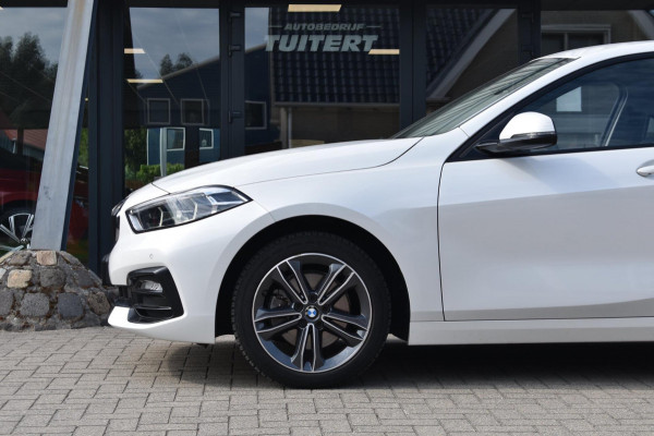 BMW 1-serie 118i Sport line | STOELVERWARMING | APPLE CARPLAY | ANDROID AUTO | NAP | SFEERVERLICHTING