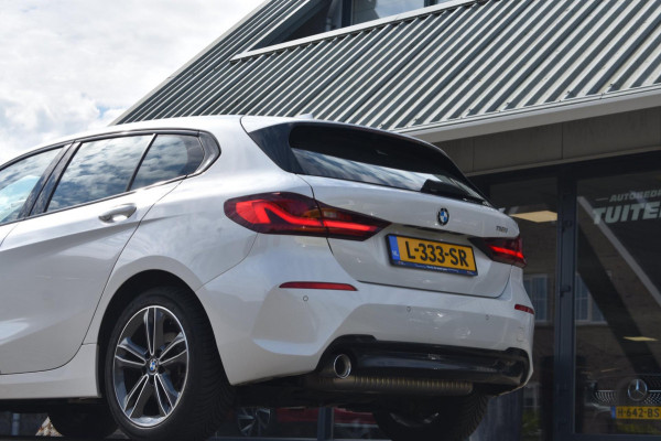 BMW 1-serie 118i Sport line | STOELVERWARMING | APPLE CARPLAY | ANDROID AUTO | NAP | SFEERVERLICHTING