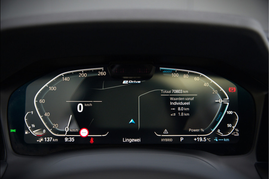 BMW 3-serie 330e High Executive M Sport | M Performance | Panoramadak  | 360° Camera | Assisted Driving | Head Up Display | Stoelverwarming | Stuurverwarming | Apple Carplay | Navigatie | Adaptive Cruise Control | Ambiance Verlicht