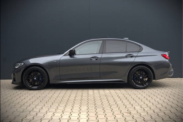 BMW 3-serie 330e High Executive M Sport | M Performance | Panoramadak  | 360° Camera | Assisted Driving | Head Up Display | Stoelverwarming | Stuurverwarming | Apple Carplay | Navigatie | Adaptive Cruise Control | Ambiance Verlicht