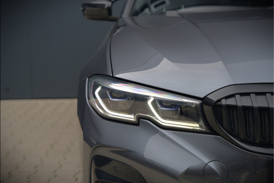 BMW 3-serie 330e High Executive M Sport | M Performance | Panoramadak  | 360° Camera | Assisted Driving | Head Up Display | Stoelverwarming | Stuurverwarming | Apple Carplay | Navigatie | Adaptive Cruise Control | Ambiance Verlicht