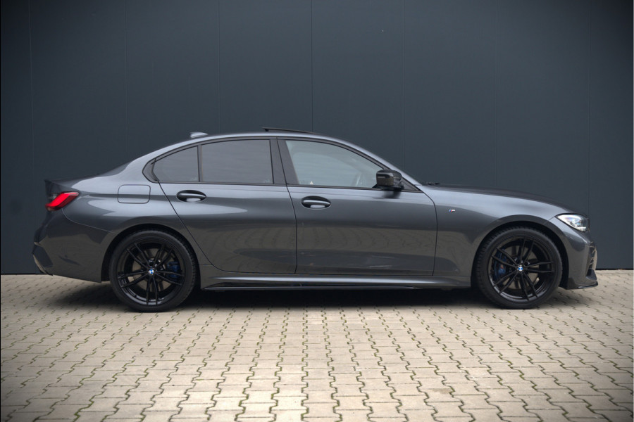 BMW 3-serie 330e High Executive M Sport | M Performance | Panoramadak  | 360° Camera | Assisted Driving | Head Up Display | Stoelverwarming | Stuurverwarming | Apple Carplay | Navigatie | Adaptive Cruise Control | Ambiance Verlicht