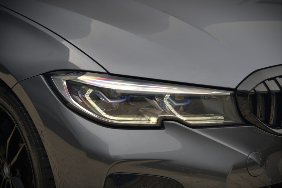 BMW 3-serie 330e High Executive M Sport | M Performance | Panoramadak  | 360° Camera | Assisted Driving | Head Up Display | Stoelverwarming | Stuurverwarming | Apple Carplay | Navigatie | Adaptive Cruise Control | Ambiance Verlicht