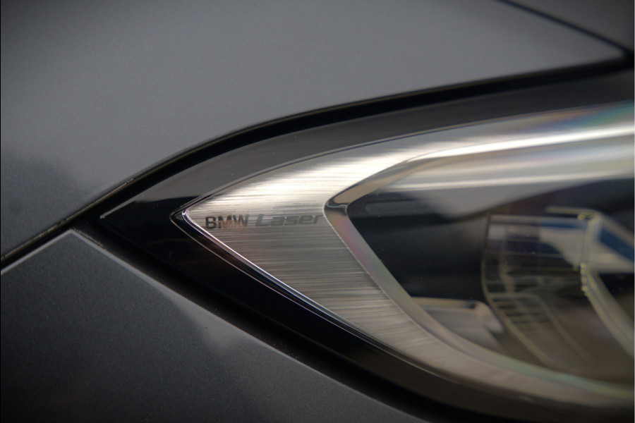 BMW 3-serie 330e High Executive M Sport | M Performance | Panoramadak  | 360° Camera | Assisted Driving | Head Up Display | Stoelverwarming | Stuurverwarming | Apple Carplay | Navigatie | Adaptive Cruise Control | Ambiance Verlicht