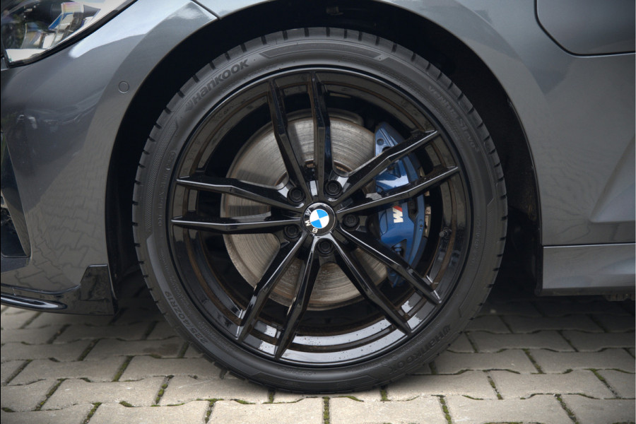BMW 3-serie 330e High Executive M Sport | M Performance | Panoramadak  | 360° Camera | Assisted Driving | Head Up Display | Stoelverwarming | Stuurverwarming | Apple Carplay | Navigatie | Adaptive Cruise Control | Ambiance Verlicht