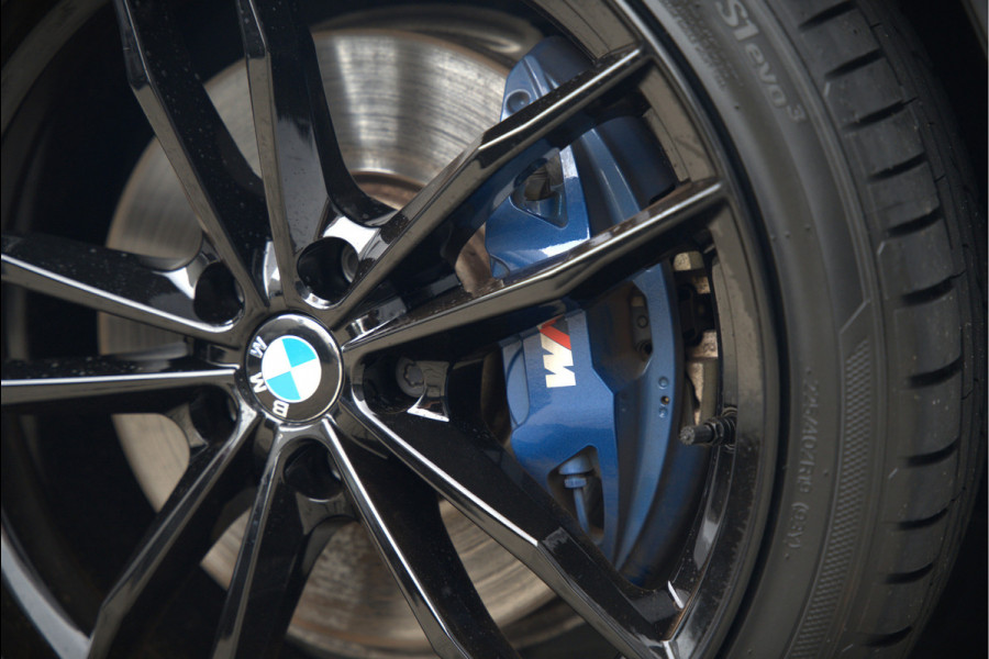 BMW 3-serie 330e High Executive M Sport | M Performance | Panoramadak  | 360° Camera | Assisted Driving | Head Up Display | Stoelverwarming | Stuurverwarming | Apple Carplay | Navigatie | Adaptive Cruise Control | Ambiance Verlicht