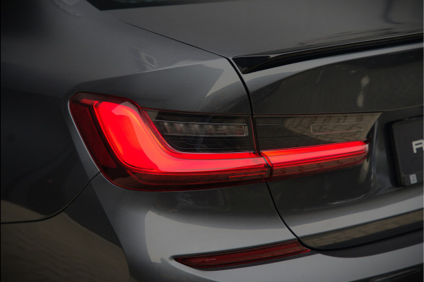 BMW 3-serie 330e High Executive M Sport | M Performance | Panoramadak  | 360° Camera | Assisted Driving | Head Up Display | Stoelverwarming | Stuurverwarming | Apple Carplay | Navigatie | Adaptive Cruise Control | Ambiance Verlicht