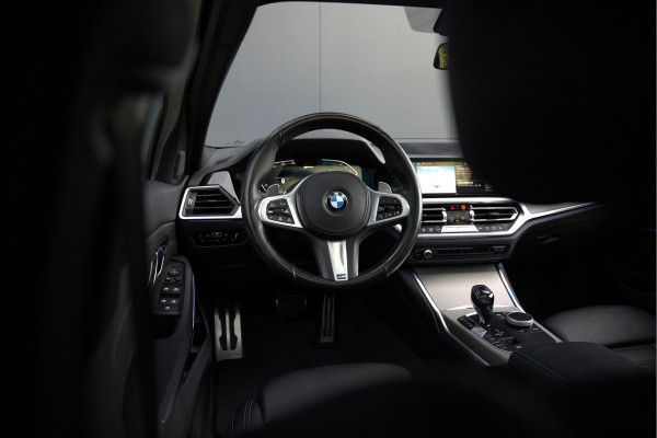 BMW 3-serie 330e High Executive M Sport | M Performance | Panoramadak  | 360° Camera | Assisted Driving | Head Up Display | Stoelverwarming | Stuurverwarming | Apple Carplay | Navigatie | Adaptive Cruise Control | Ambiance Verlicht
